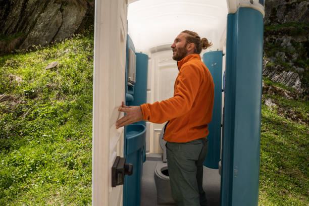 Portable bathroom rental in Oblong, IL